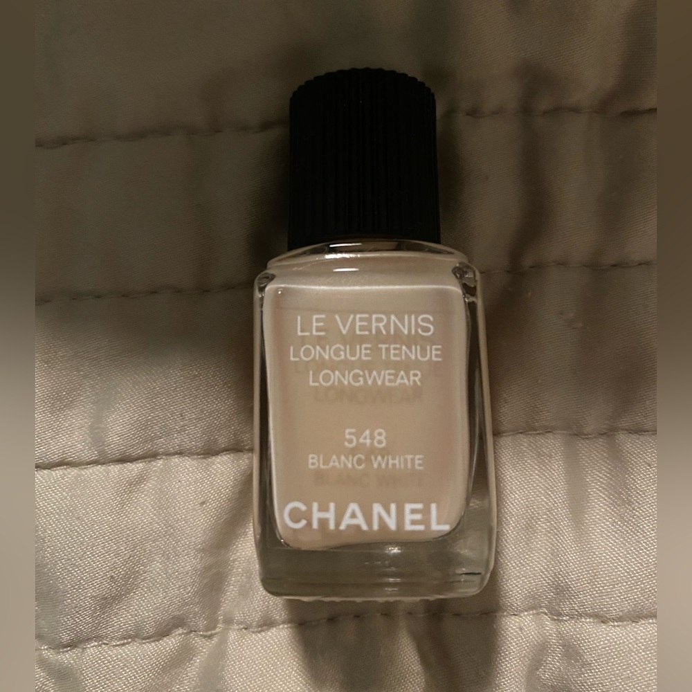 Chanel Le Vernis longue tenue Longwear nail colour 548 Blanc White